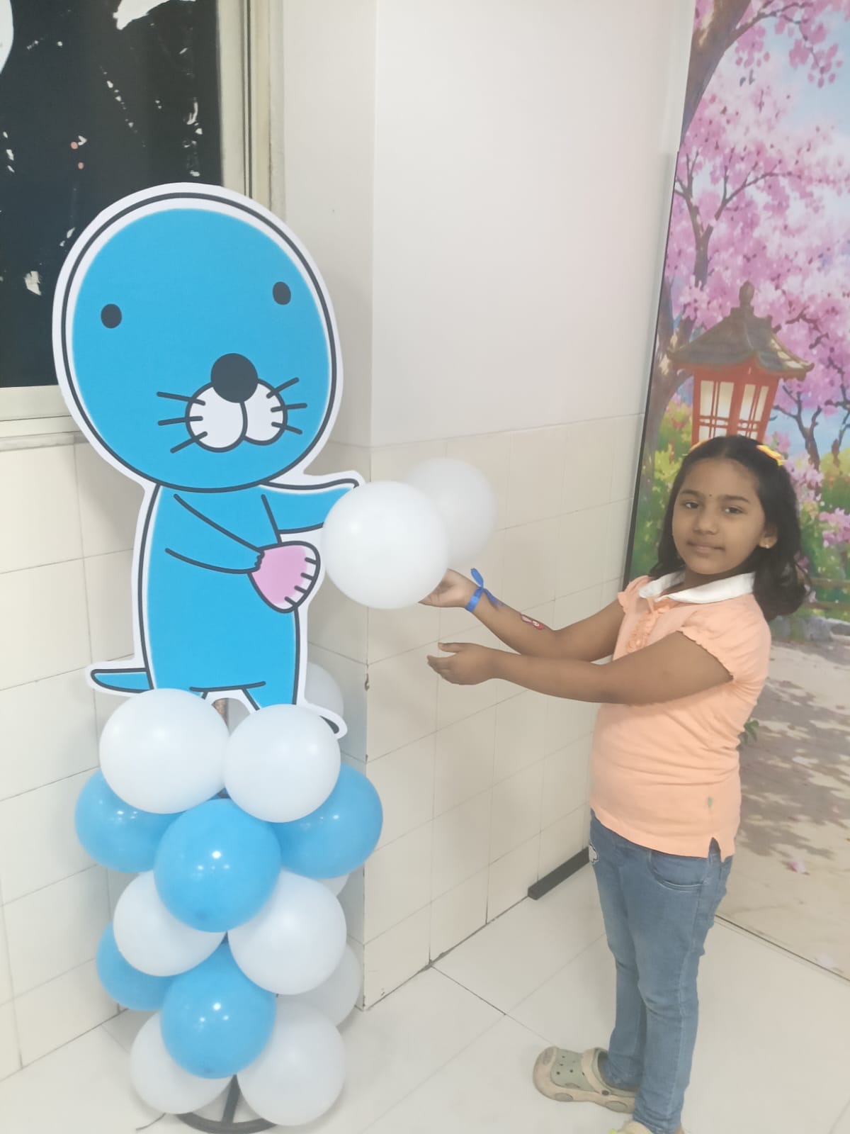 Child enjoying the Bonobono character display